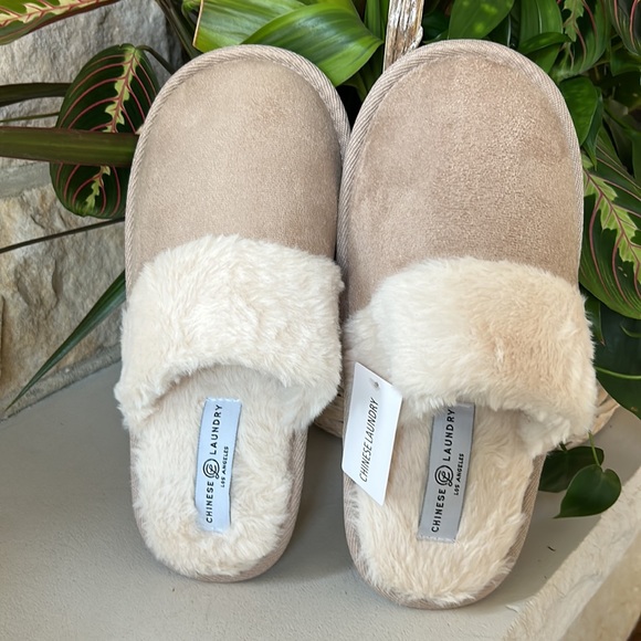 Chinese Laundry Shoes - NEW Chinese Laundry Faux Fur Slippers Sz M/L (8-9)